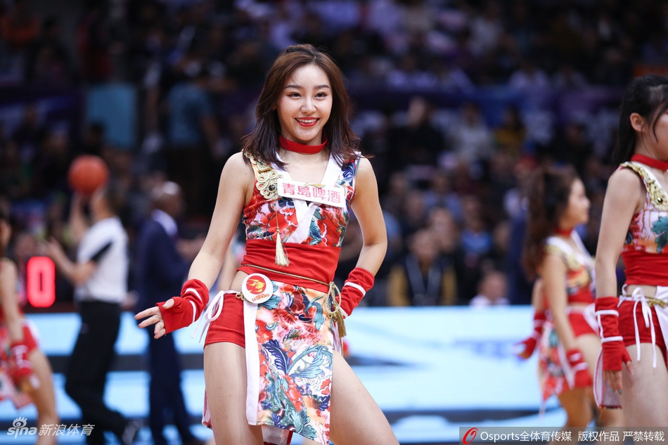 裁判!深圳啦啦队的颜值犯规了