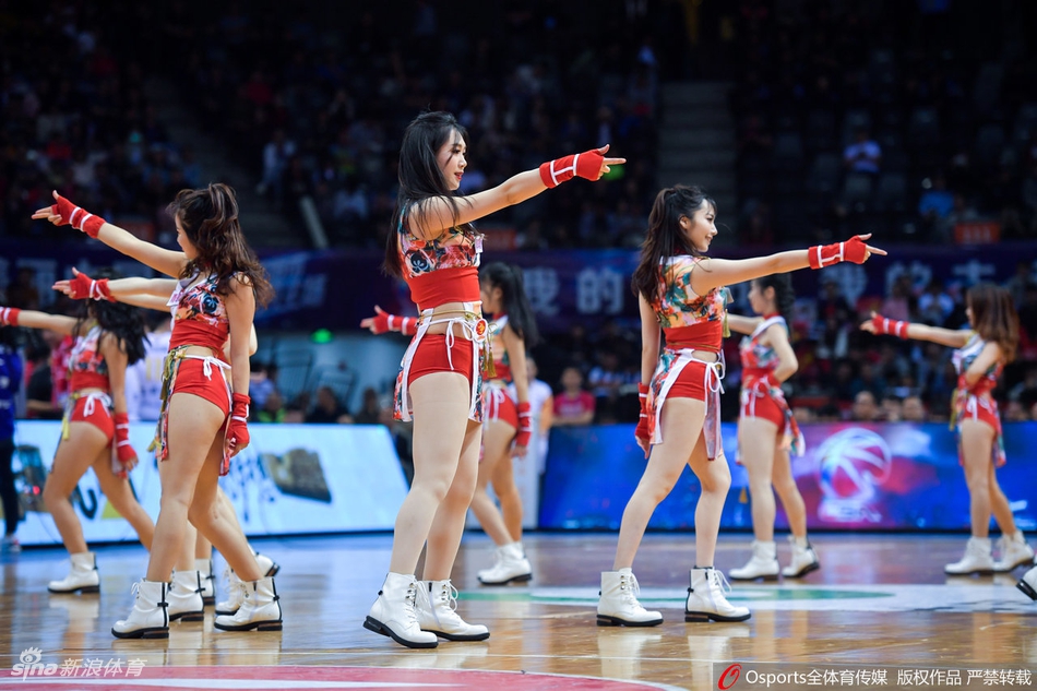 裁判!深圳啦啦队的颜值犯规了