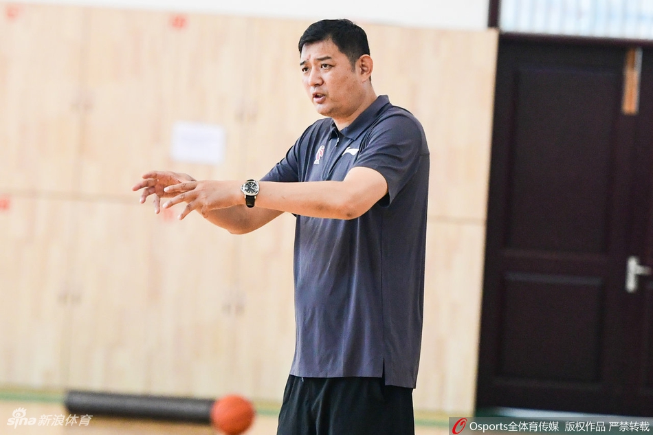 山东队公开训练课 新帅巩晓彬一丝不苟