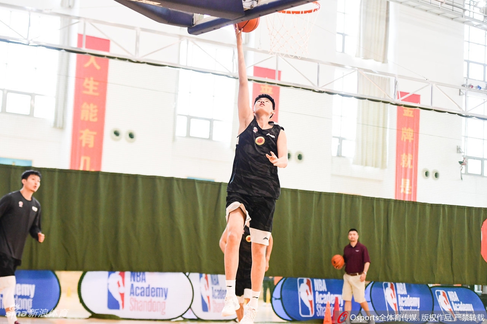 山东队公开训练课 新帅巩晓彬一丝不苟