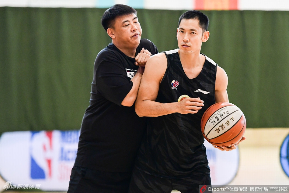 山东队公开训练课 新帅巩晓彬一丝不苟