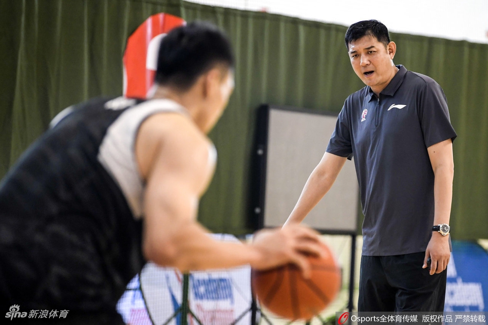 山东队公开训练课 新帅巩晓彬一丝不苟