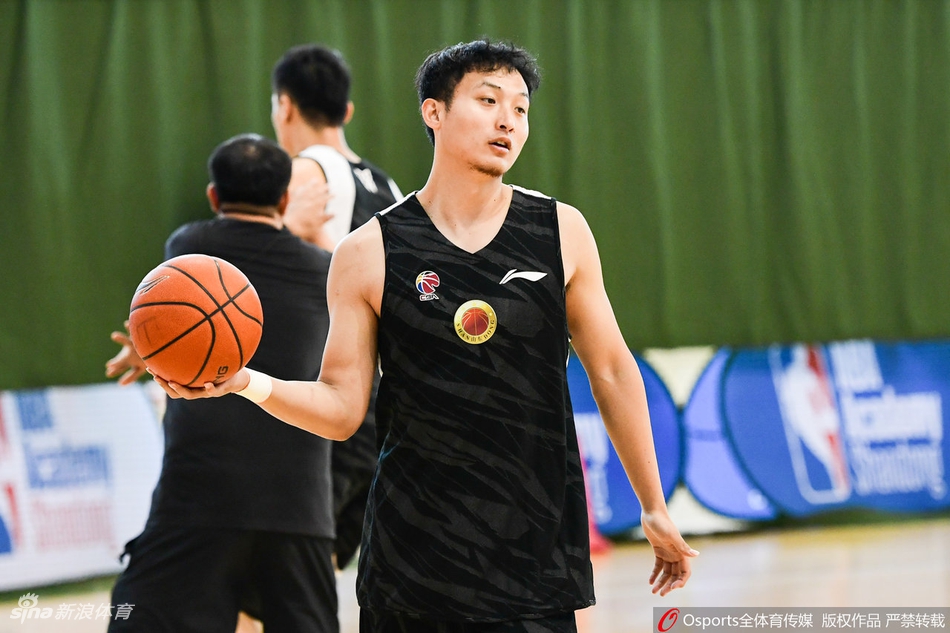 山东队公开训练课 新帅巩晓彬一丝不苟