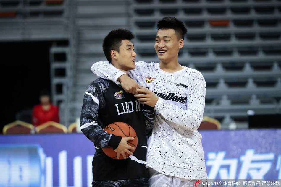 中国篮球另类七夕情人节:晓川小丁深情满满