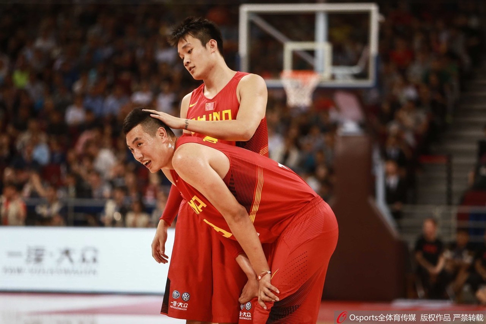 中国篮球另类七夕情人节:晓川小丁深情满满