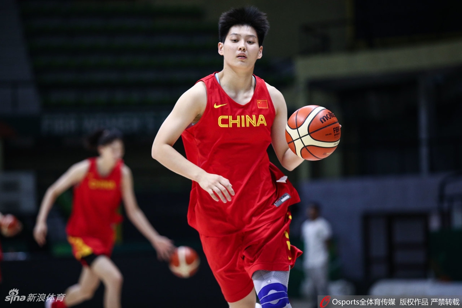 亚洲杯在即中国女篮积极备战