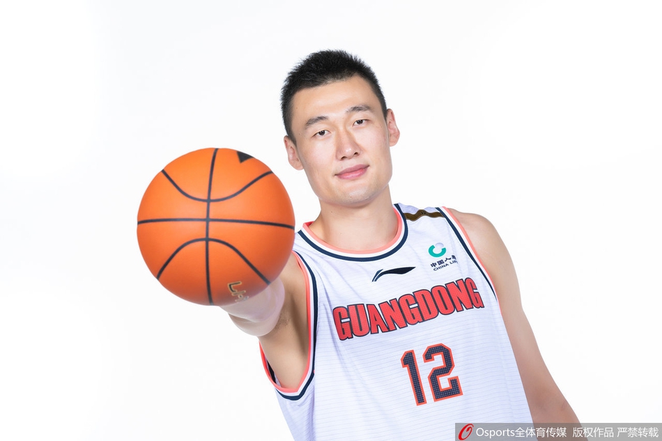 广东队新赛季定妆照出炉!