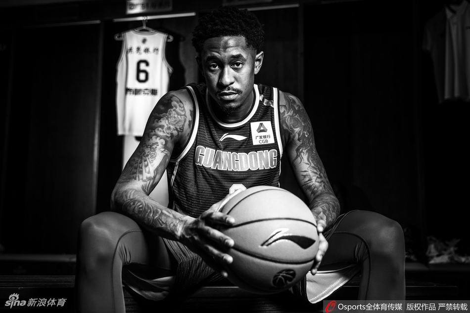 酷炫！广东拍摄新赛季黑白写真