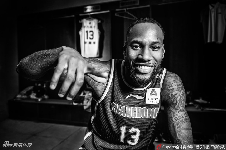 酷炫！广东拍摄新赛季黑白写真