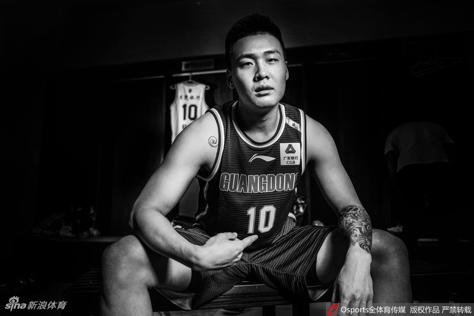 酷炫！广东拍摄新赛季黑白写真