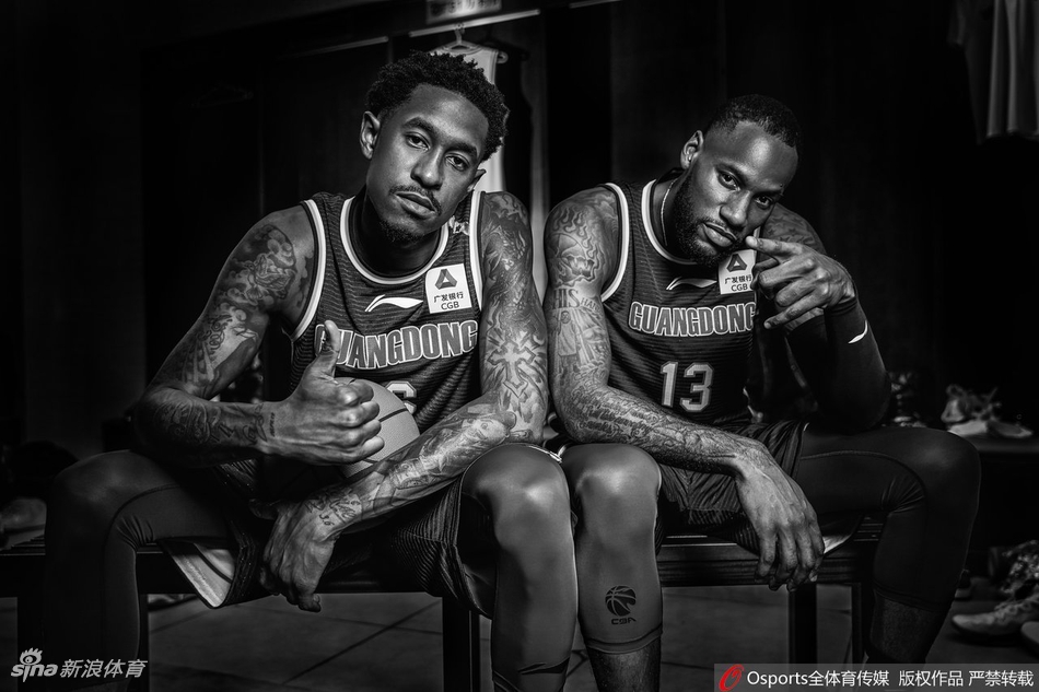 酷炫！广东拍摄新赛季黑白写真