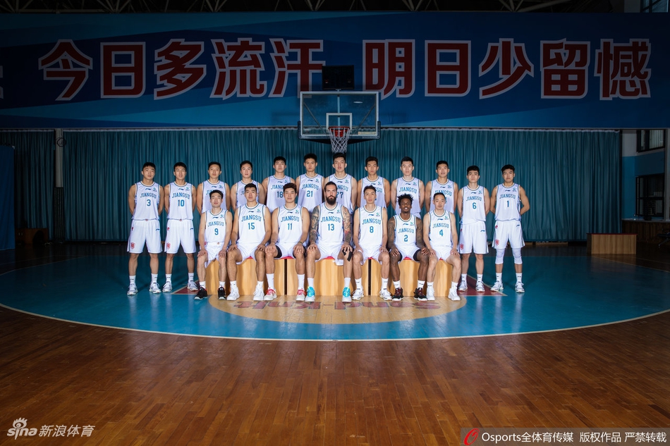 肯帝亚新赛季官方写真出炉