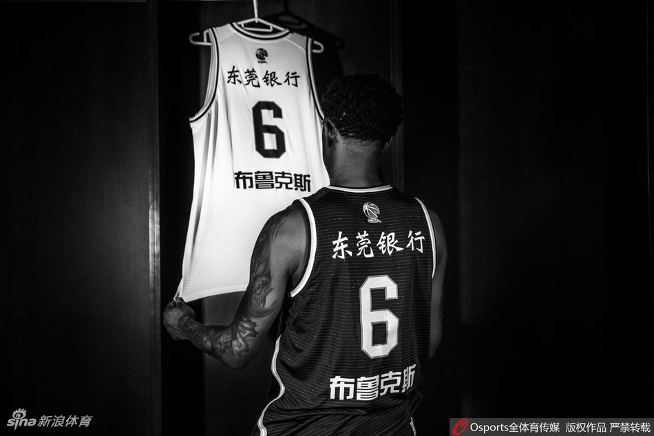 酷炫！广东拍摄新赛季黑白写真