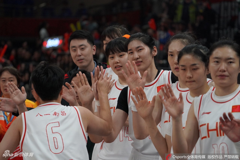 军运会-中国女篮夺得金牌