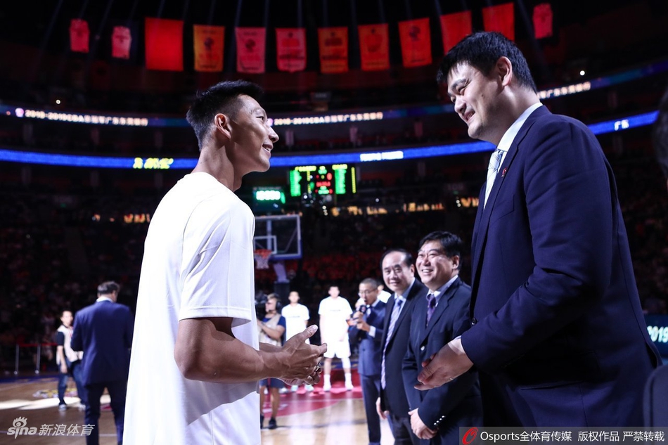 广东队领取总冠军戒指