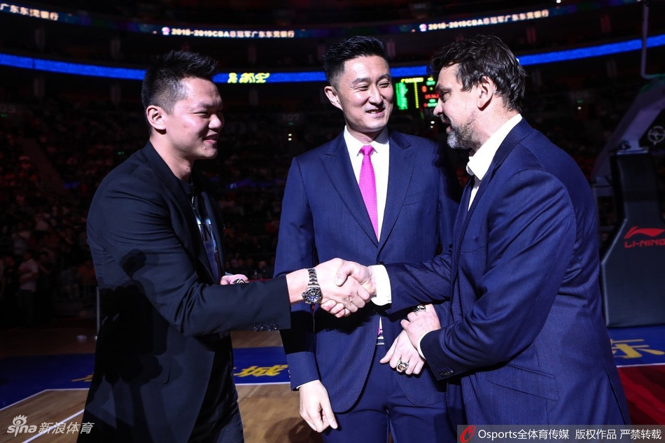 广东队领取总冠军戒指