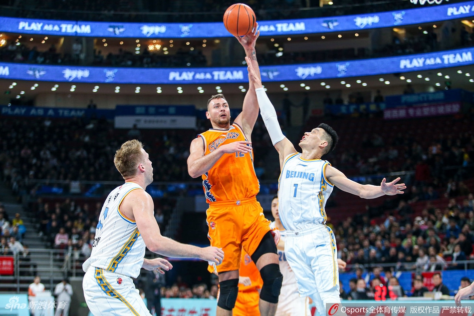 CBA第3轮:北京94-88上海