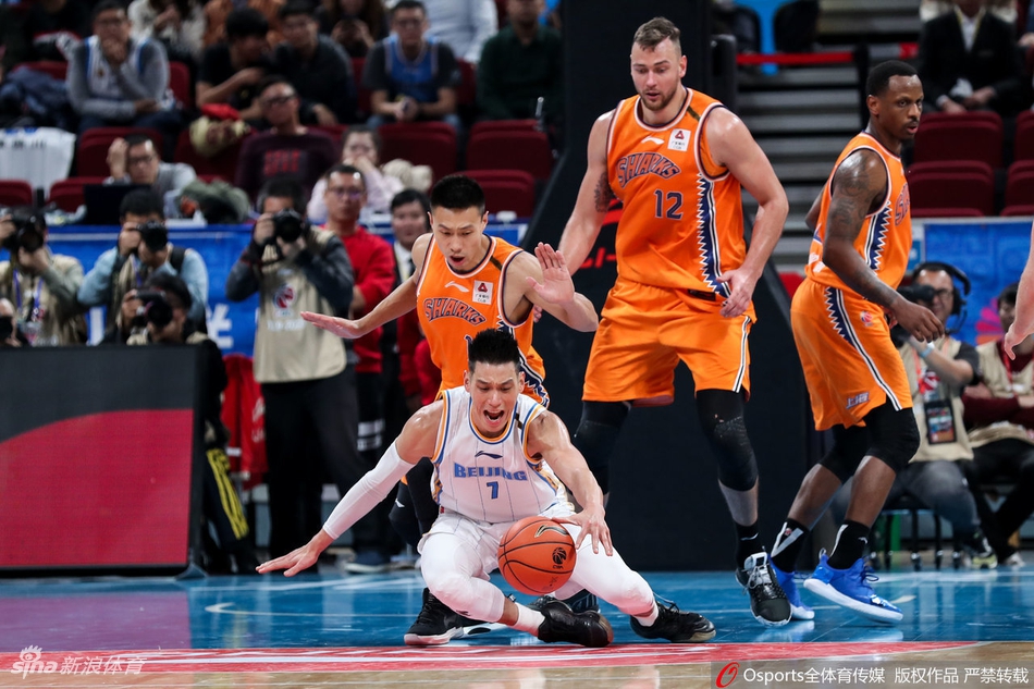 CBA第3轮:北京94-88上海