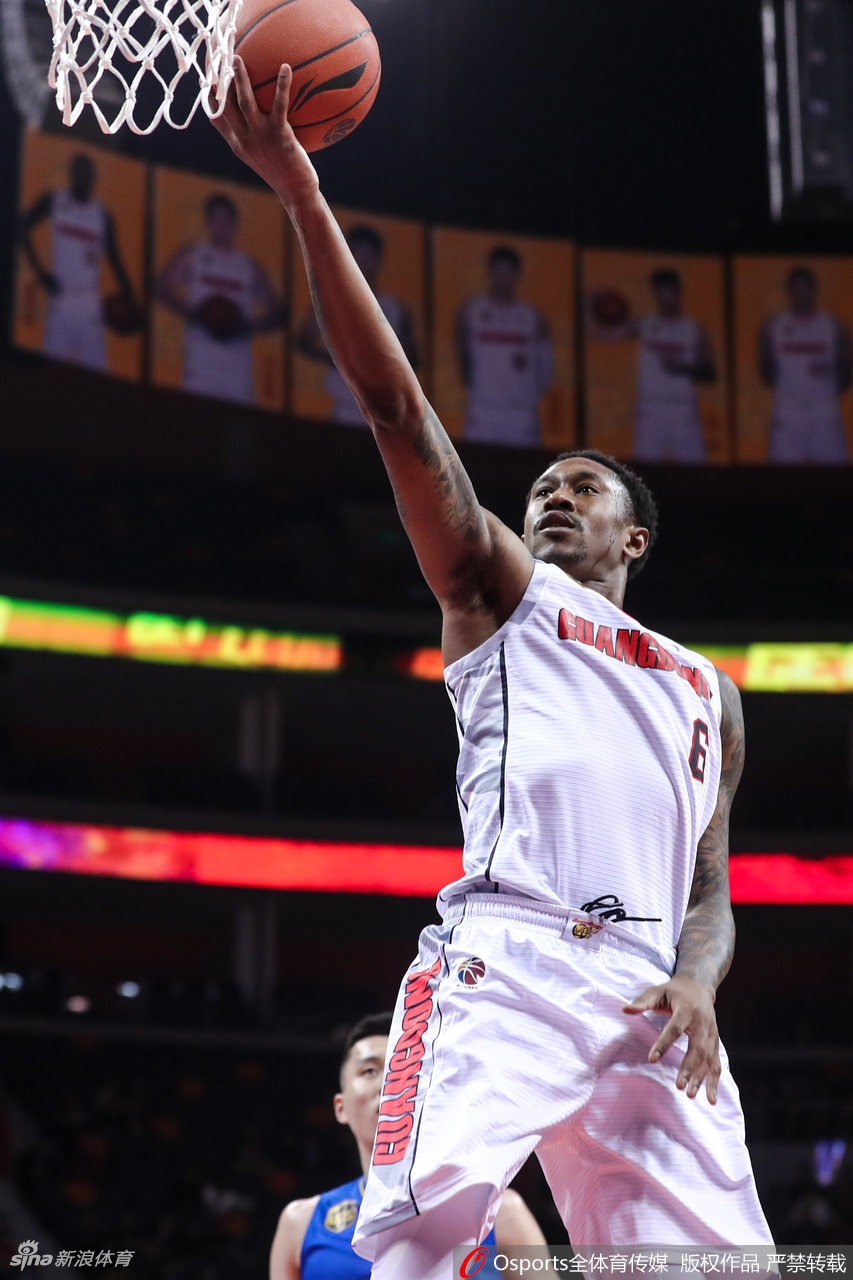 四分之一决赛：广东137-108肯帝亚