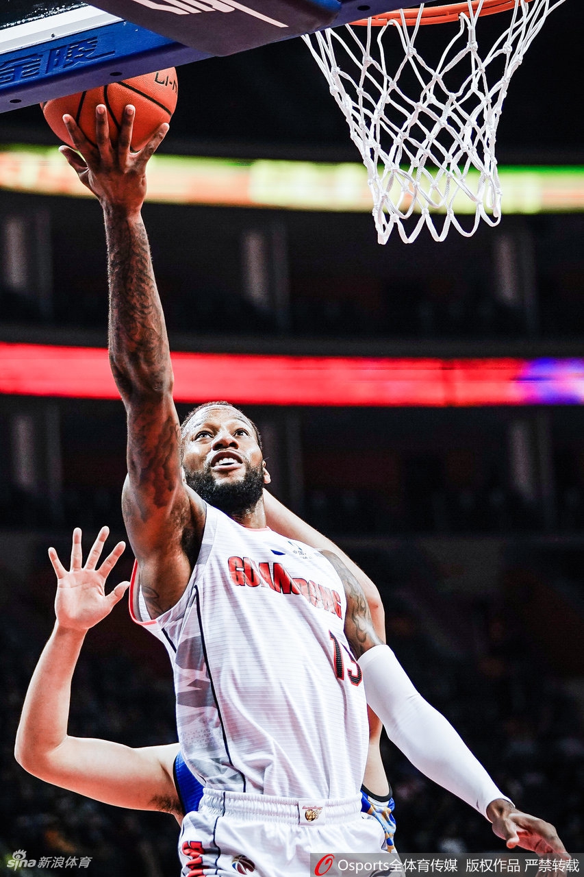 四分之一决赛：广东137-108肯帝亚