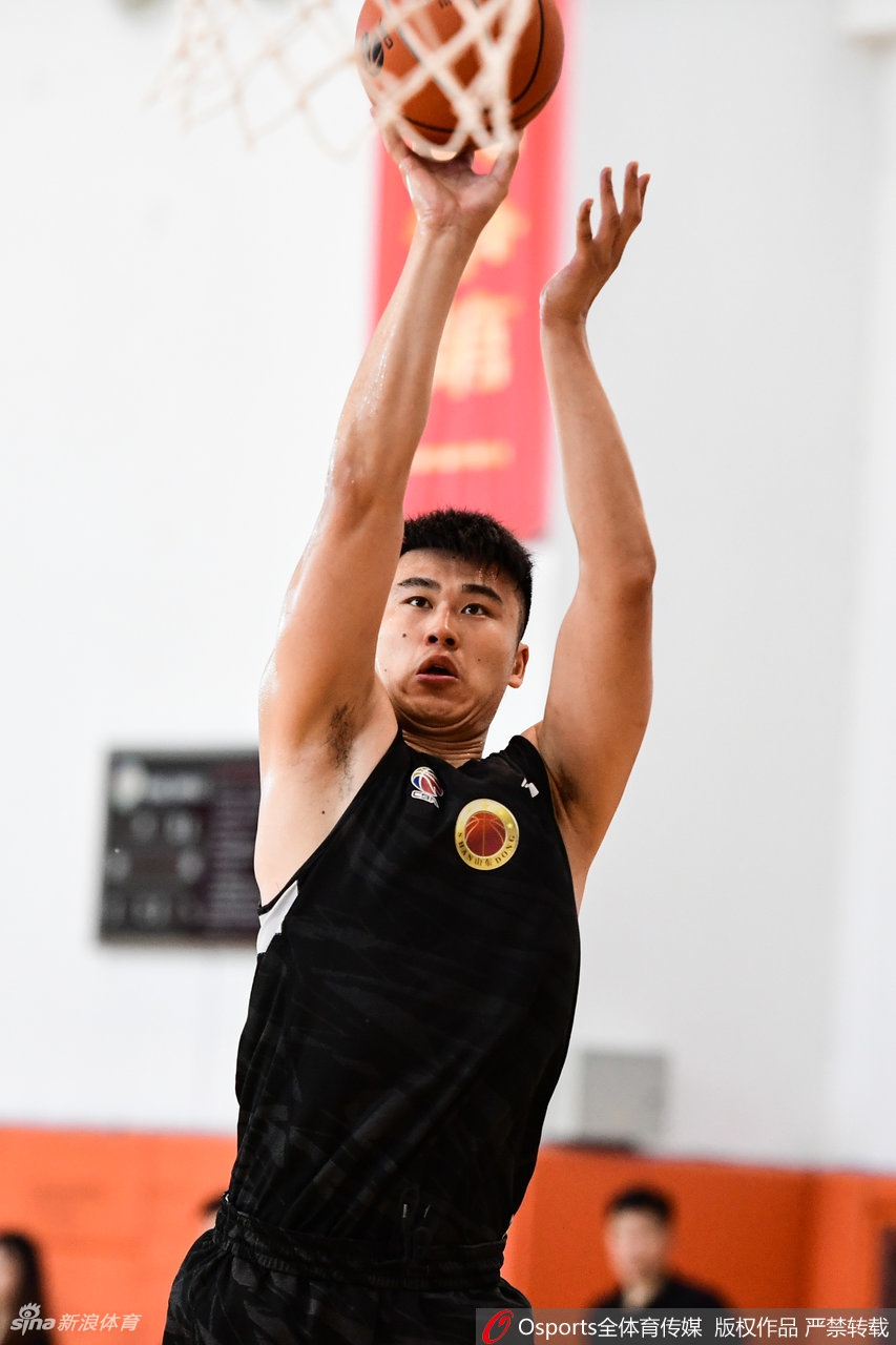 山东队公开训练课 新帅巩晓彬一丝不苟