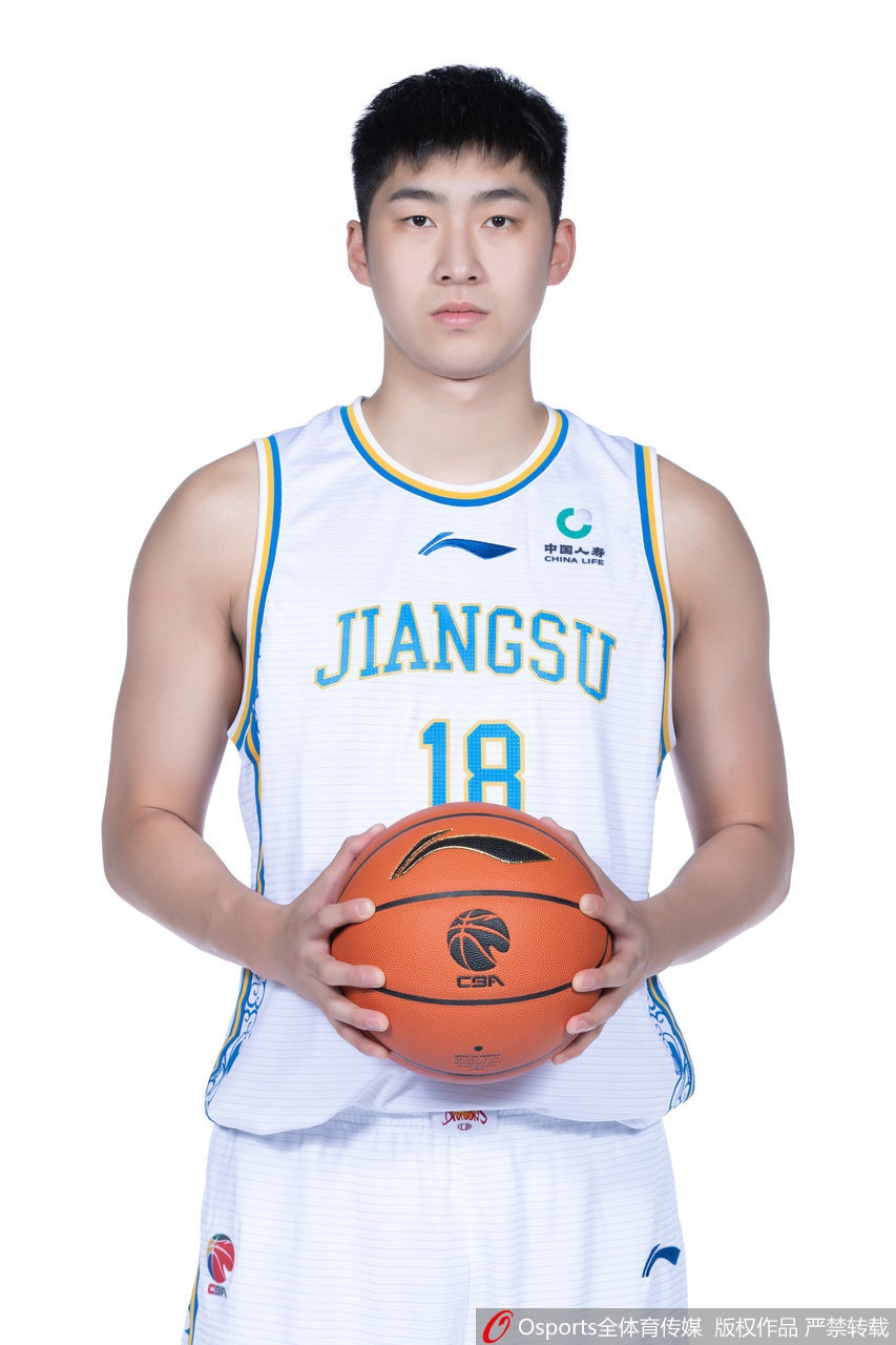 肯帝亚新赛季官方写真出炉