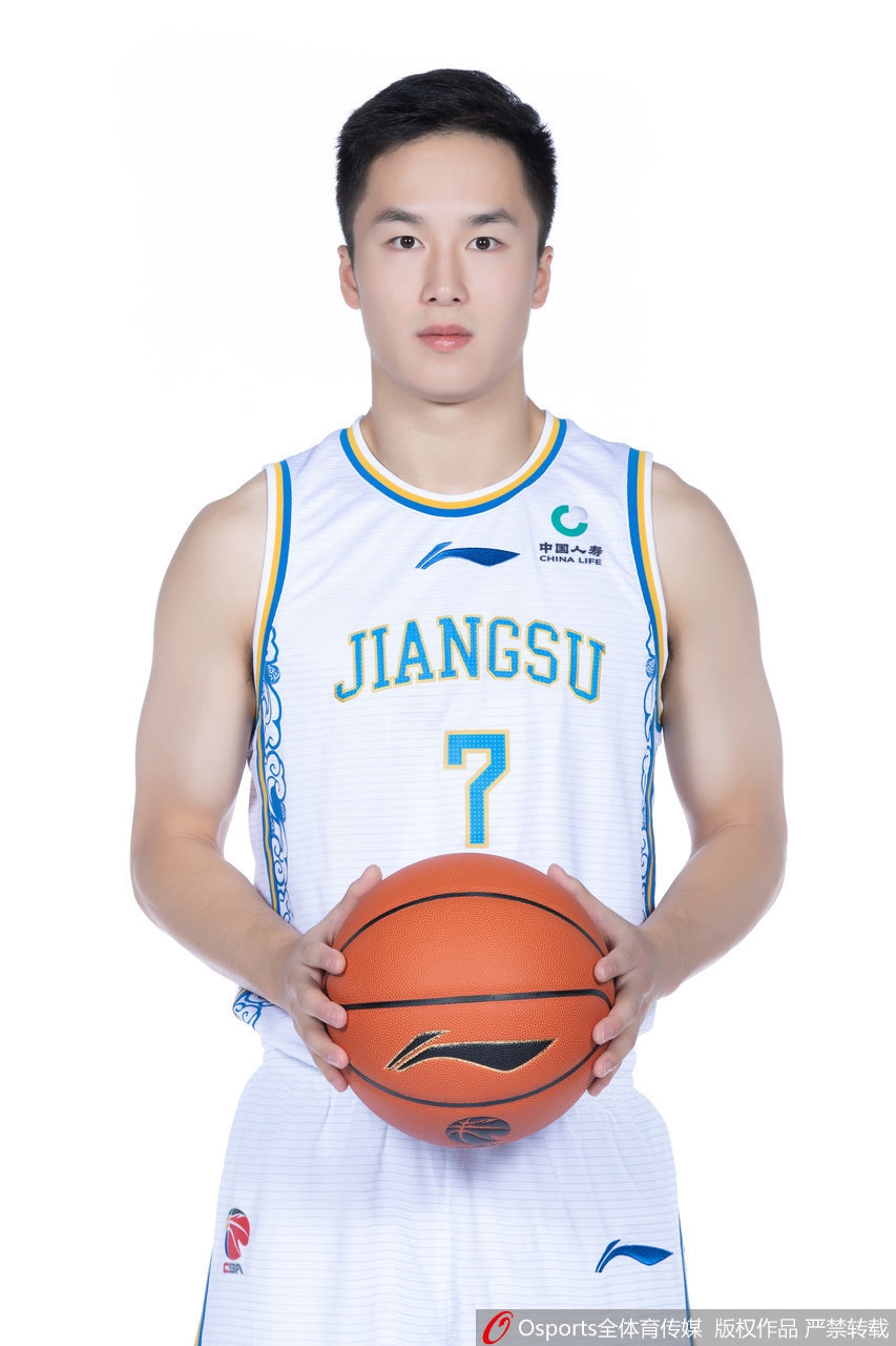 肯帝亚新赛季官方写真出炉