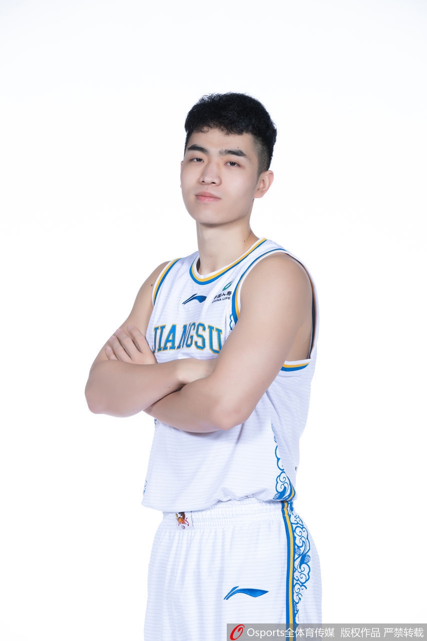 肯帝亚新赛季官方写真出炉