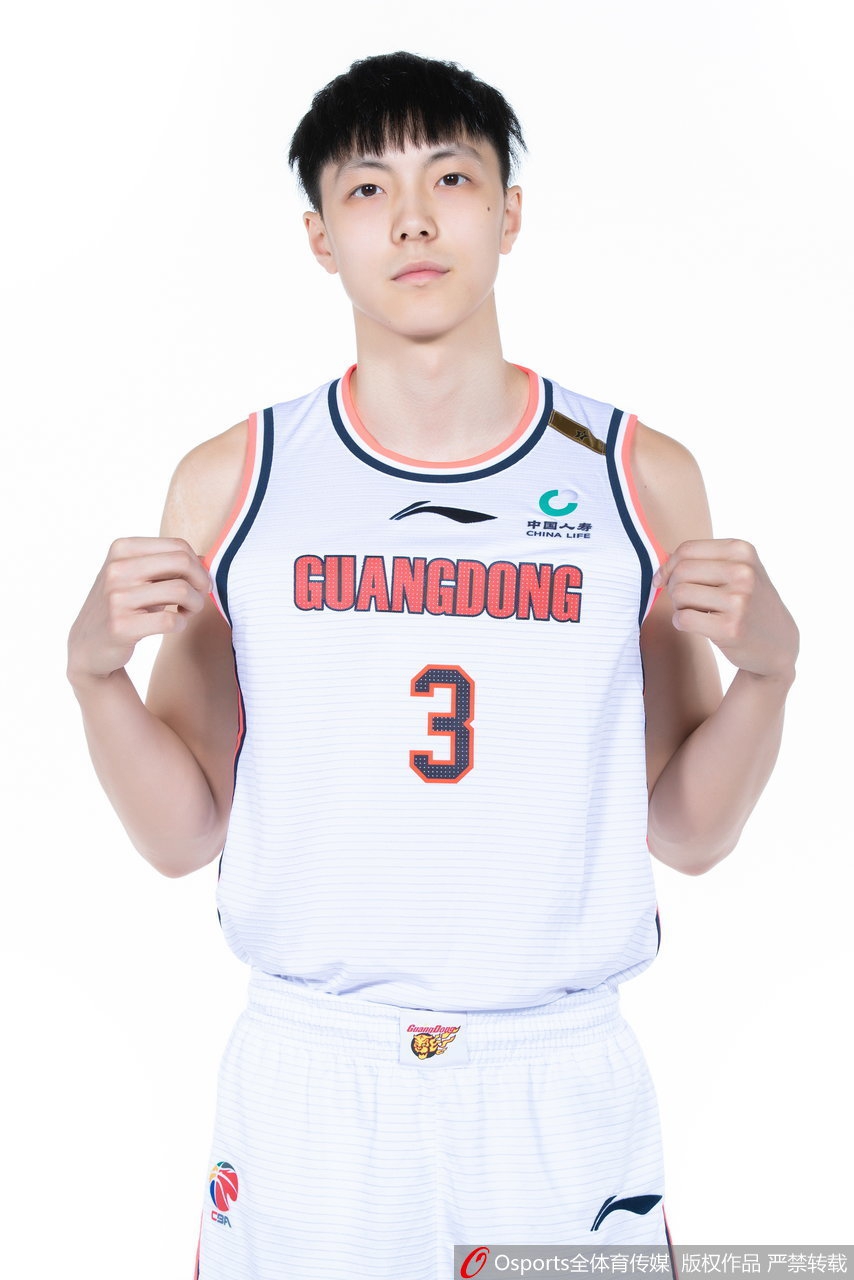 广东队新赛季定妆照出炉!