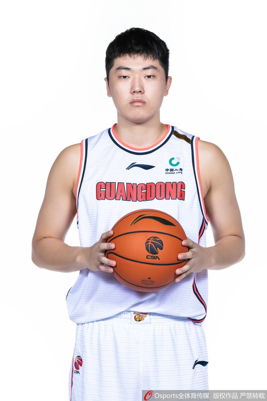 广东队新赛季定妆照出炉!