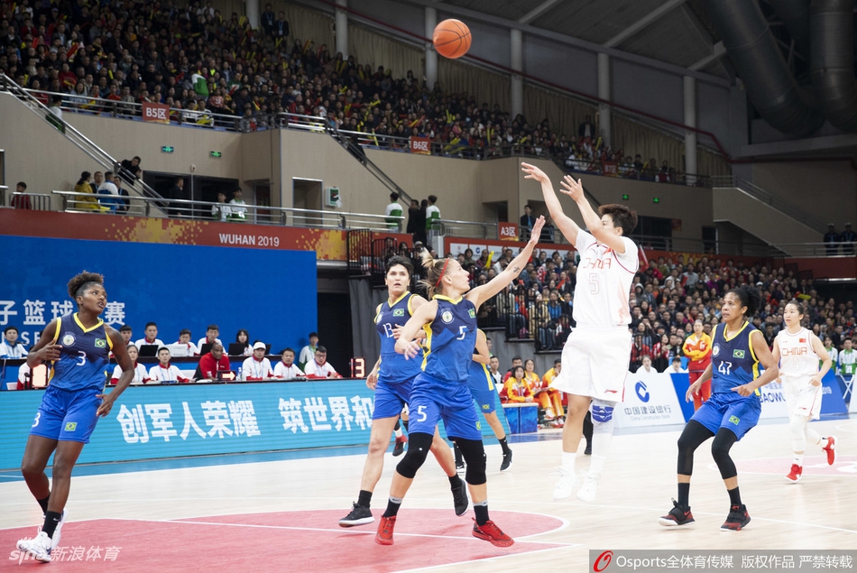 军运会-中国女篮夺得金牌