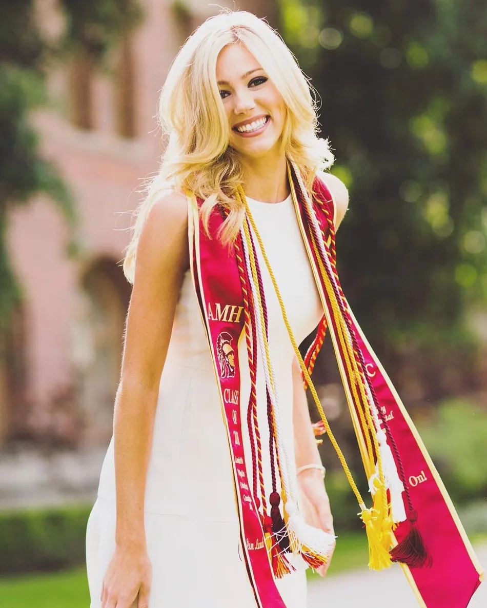 霍纳赛克女儿再出绝美球衣照！这长腿！这颜值！爱了爱了