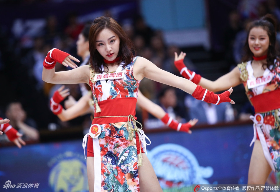 裁判!深圳啦啦队的颜值犯规了