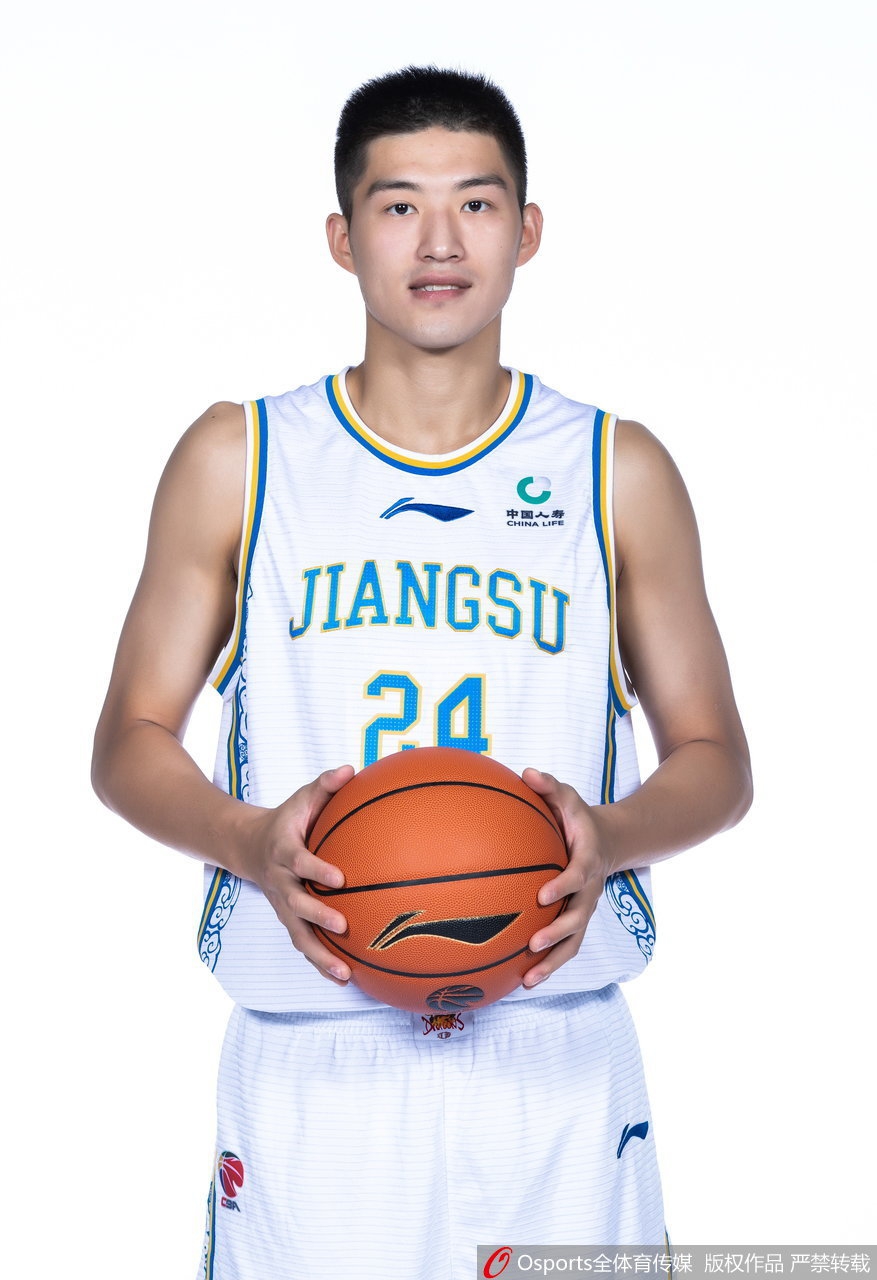 肯帝亚新赛季官方写真出炉