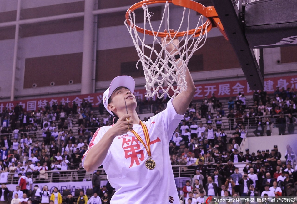 赵继伟完成续约 回顾辽篮3号生涯精彩瞬间