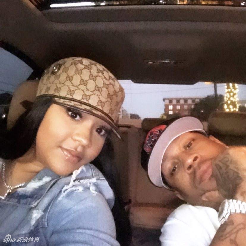 AI晒出爱女靓照祝其生日快乐 25岁满满成熟女人范儿