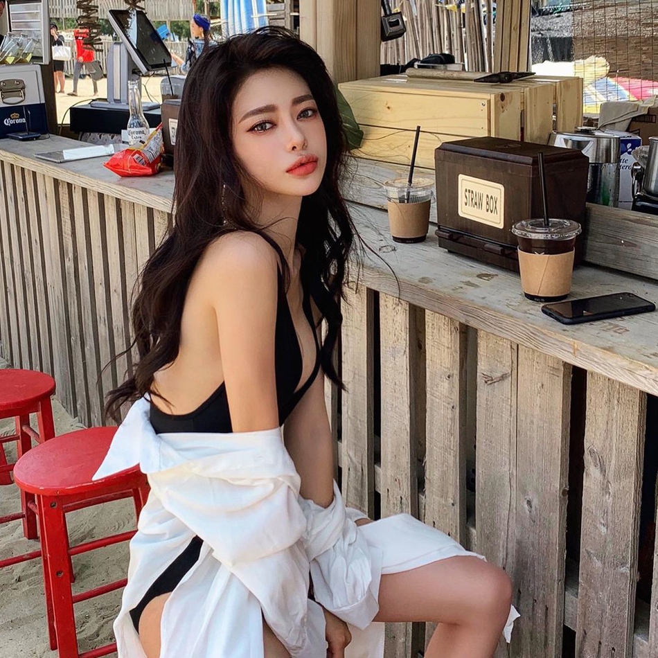 健身美女身材火辣 娇美面容搭配完美曲线