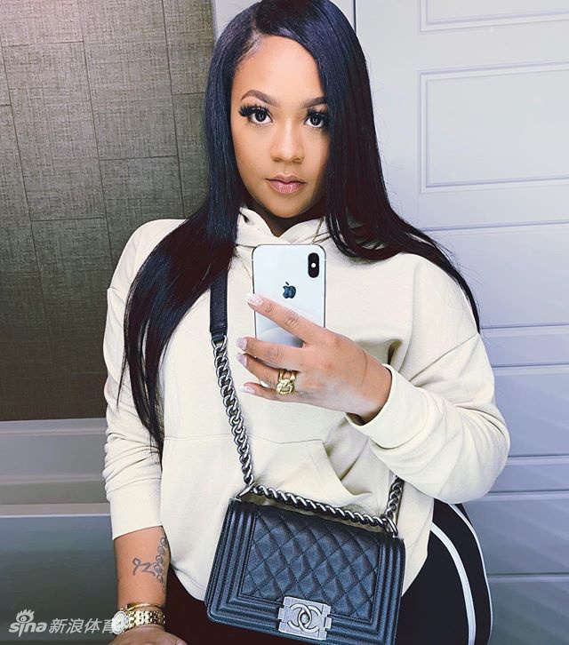 AI晒出爱女靓照祝其生日快乐 25岁满满成熟女人范儿