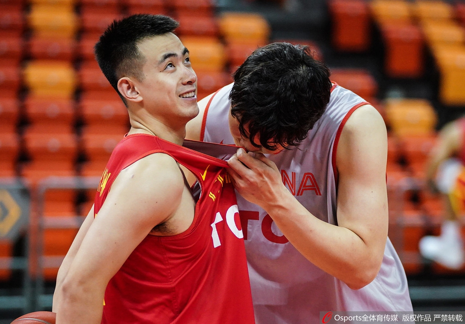 中国篮球另类七夕情人节:晓川小丁深情满满