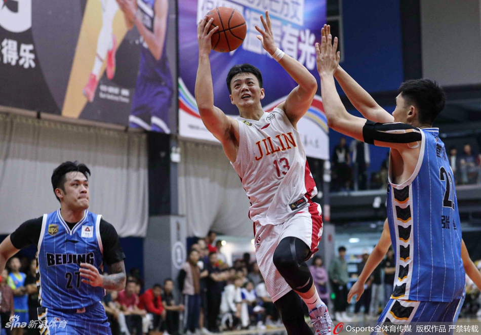 林书豪首秀砍下21分北京仍输球