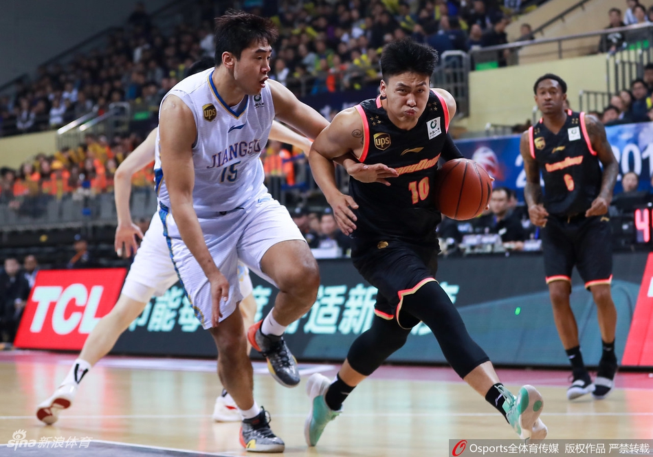 CBA1/4决赛：肯帝亚108-135广东