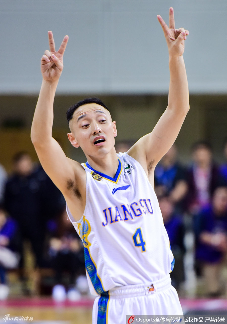 CBA1/4决赛：肯帝亚108-135广东