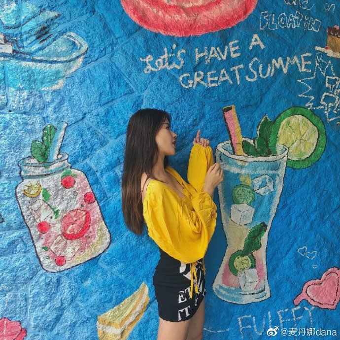 深圳啦啦队小花麦丹娜甜美私房照 是恋爱的感觉！