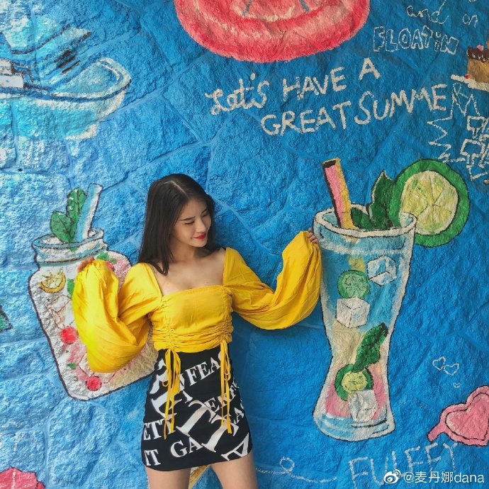 深圳啦啦队小花麦丹娜甜美私房照 是恋爱的感觉！