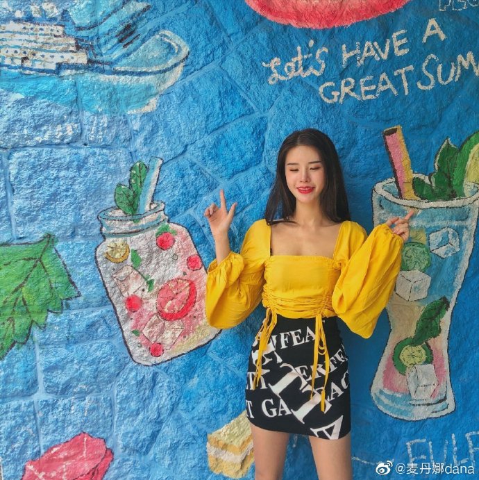 深圳啦啦队小花麦丹娜甜美私房照 是恋爱的感觉！