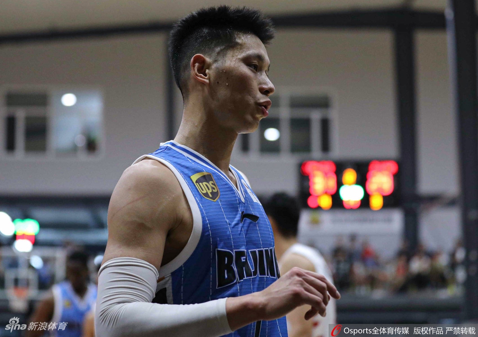 林书豪首秀砍下21分北京仍输球