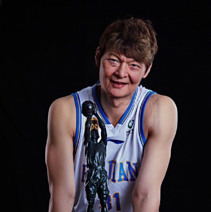 CBA球员老年版―还是打不过！