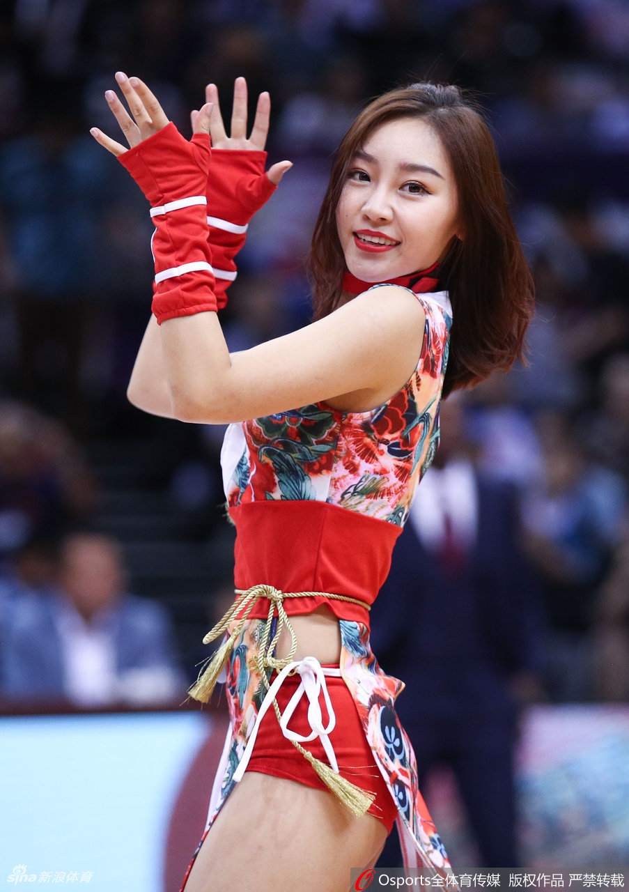 裁判!深圳啦啦队的颜值犯规了