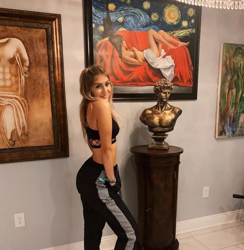 鹈鹕美女拉拉队员靓照来袭!一身透视装青春洋溢