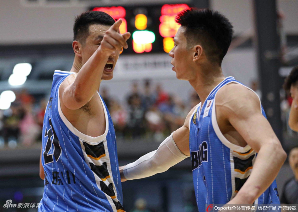 林书豪首秀砍下21分北京仍输球